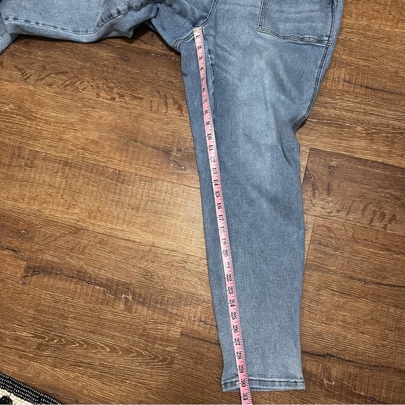 Judy Blue Light Blue High Rise Jeans - Picture 11 of 13